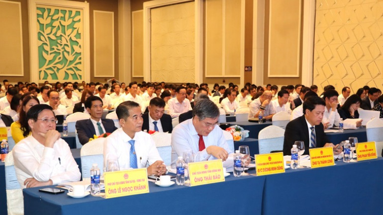 Các đại biểu tham dự hội nghị.