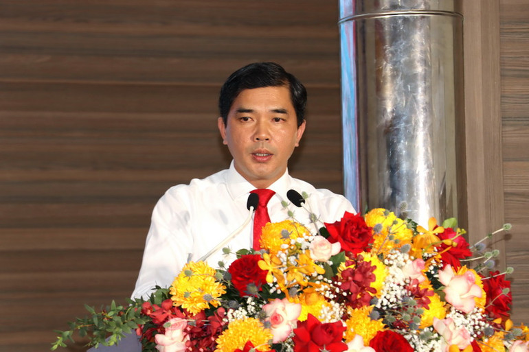 Phó Bí thư Thành ủy, Chủ tịch Ủy ban nhân dân thành phố Long Khánh Đỗ Chánh Quang phát biểu tại buổi họp mặt.