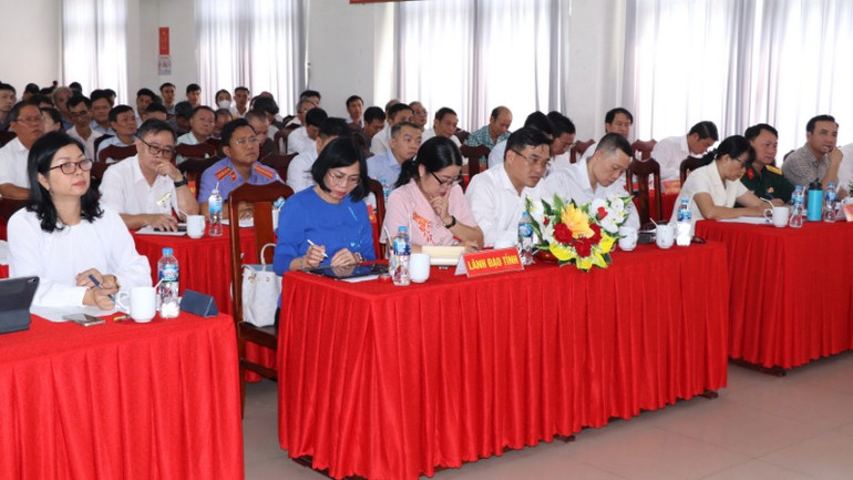 Lãnh đạo tỉnh Đồng Nai và thành phố Biên Hòa dự buổi tiếp xúc cử tri.