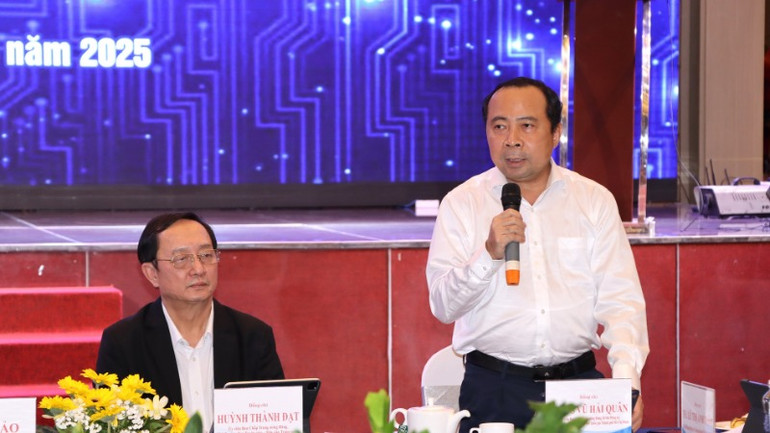 Giám đốc Đại học Quốc gia Thành phố Hồ Chí Minh Vũ Hải Quân điều hành Hội thảo. Giám đốc Đại học Quốc gia Thành phố Hồ Chí Minh Vũ Hải Quân điều hành Hội thảo.