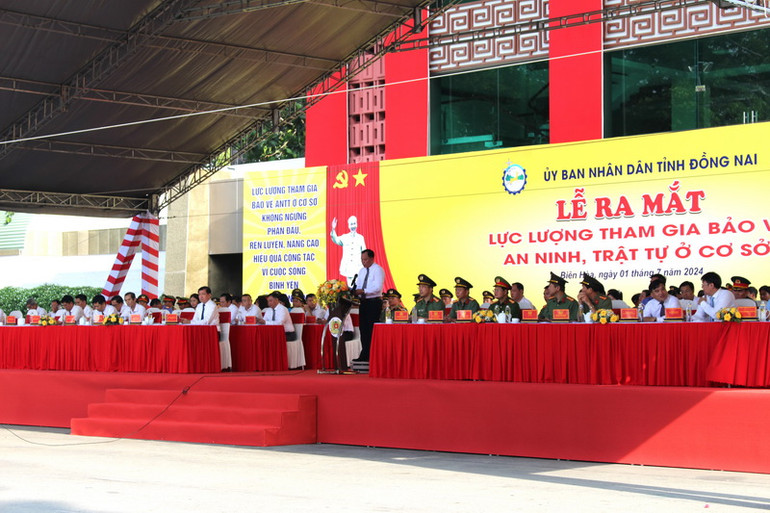 Quyền Chủ tịch Ủy ban nhân dân tỉnh Đồng Nai Võ Tấn Đức phát biểu giao nhiệm vụ.