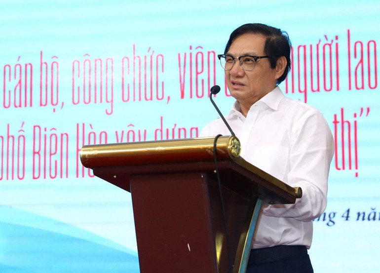 Phó Chủ tịch Ủy ban nhân dân tỉnh Đồng Nai Nguyễn Sơn Hùng đề nghị chính quyền thành phố Biên Hòa nghiên cứu các nội dung tham luận để có thể áp dụng vào triển khai xây dựng đô thị văn minh, hiện đại.