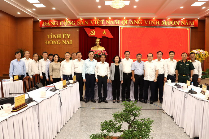 Thường trực Ban Bí thư Trương Thị Mai cùng các đồng chí trong Ban Thường vụ Tỉnh ủy Đồng Nai.