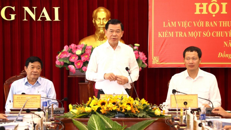 Đồng chí Nguyễn Hồng Lĩnh phát biểu kết luận buổi làm việc.