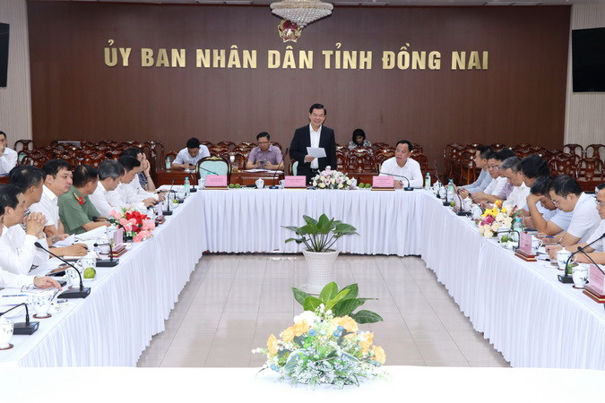 Bí thư Tỉnh ủy Đồng Nai Nguyễn Hồng Lĩnh cho rằng hệ thống hạ tầng ngoài sân bay là rất quan trọng nên cần chuẩn bị trước một bước dịch vụ.