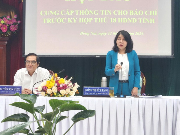 Phó Chủ tịch Hội đồng nhân dân tỉnh Đồng Nai Hoàng Thị Bích Hằng cho biết, tỉnh nỗ lực để hỗ trợ giáo viên gặp khó.