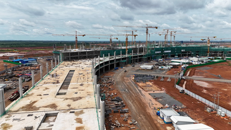 Sân bay Long Thành đang được đẩy nhanh tiến độ, đưa vào khai thác giai đoạn 1 năm 2026 càng khiến Đồng Nai trở thành điểm đến của các tập đoàn hàng đầu trên thế giới. Sân bay Long Thành đang được đẩy nhanh tiến độ, đưa vào khai thác giai đoạn 1 năm 2026 càng khiến Đồng Nai trở thành điểm đến của các tập đoàn hàng đầu trên thế giới.