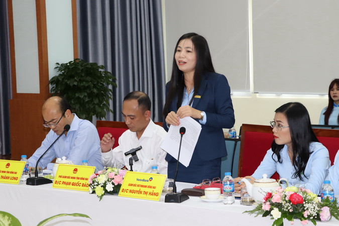 Đại diện Vietinbank Đồng Nai báo cáo tình hình thực hiện các gói hỗ trợ.