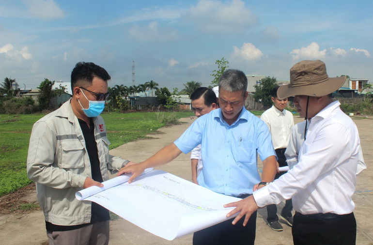 Lãnh đạo thành phố Biên Hòa kiểm tra tiến độ, tìm giải pháp tháo gỡ vướng mắc trong giải phóng mặt bằng đoạn qua địa bàn phường Phước Tân ngày 27/5.