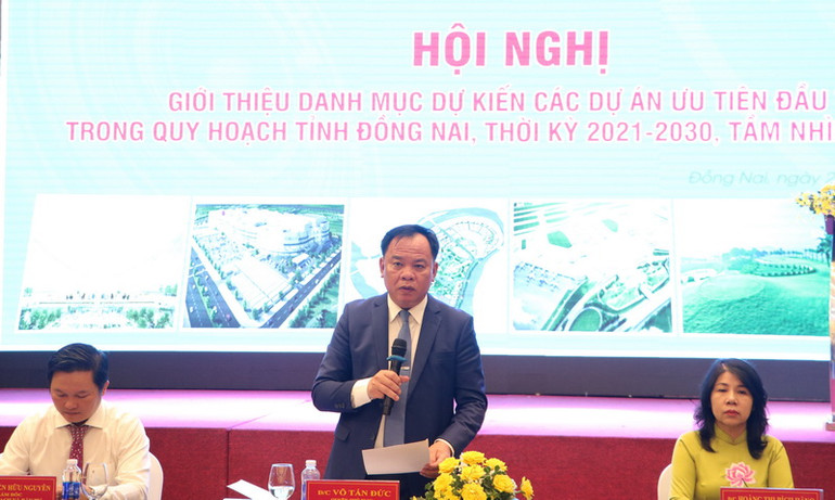 Quyền Chủ tịch Ủy ban nhân dân tỉnh Đồng Nai Võ Tấn Đức phát biểu tại hội nghị.