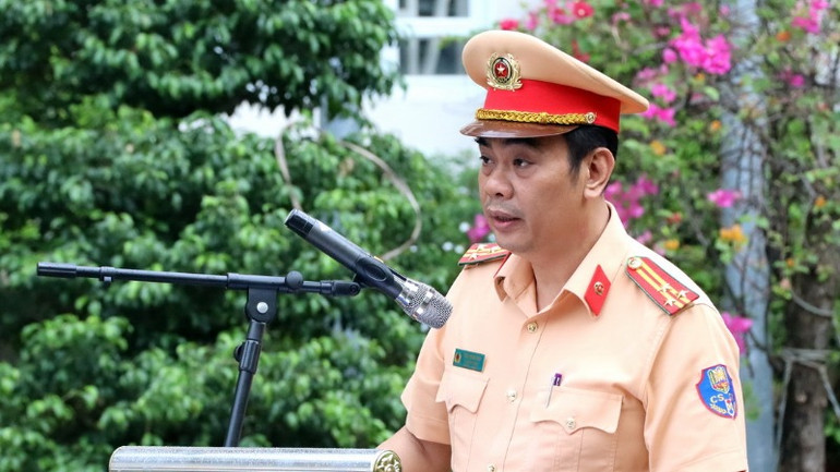 Thượng tá Trần Trọng Thủy, Trưởng Phòng Cảnh sát giao thông Công an tỉnh Đồng Nai phát lệnh ra quân thực hiện cao điểm.