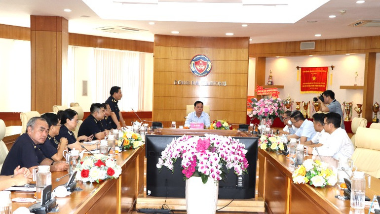 Lãnh đạo Cục Hải quan Đồng Nai báo cáo về tình hình thu ngân sách năm 2024.