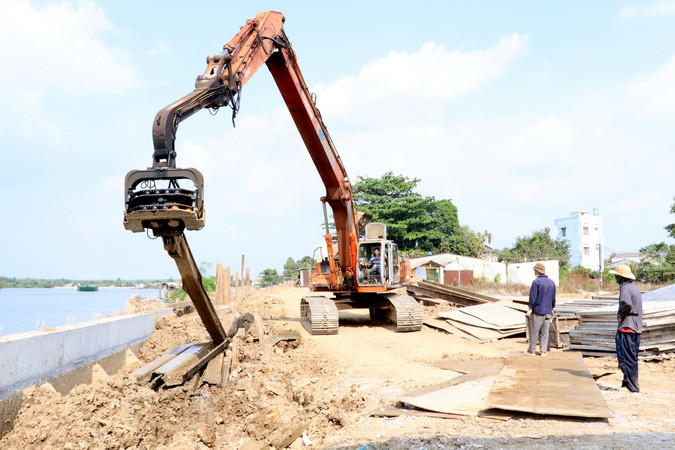 Riêng dự án xây dựng bờ kè sông Đồng Nai, từ ngày 15/2 (tức mùng 6 Tết), các đơn vị thi công đã tập trung nhân lực, máy móc tổ chức thi công trở lại sau đợt nghỉ Tết Nguyên đán để đẩy nhanh hơn nữa tiến độ.