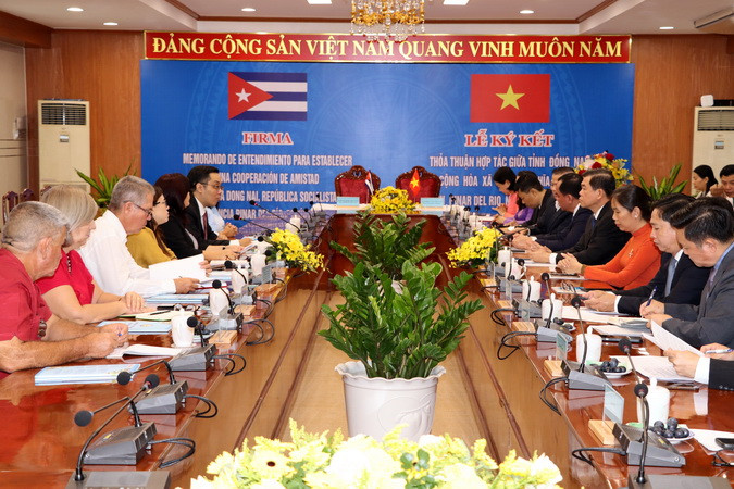 Quang cảnh buổi làm việc.