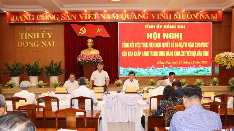 Các đồng chí Thường trực Tỉnh ủy Đồng Nai chủ trì hội nghị.