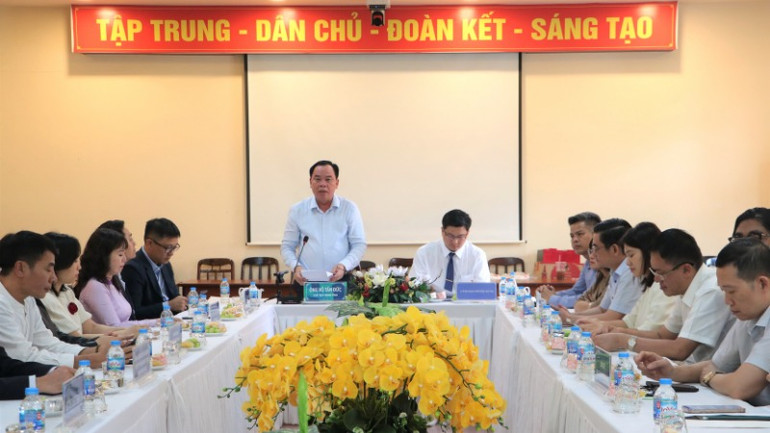 Phó Bí thư Tỉnh ủy, Chủ tịch Ủy ban nhân dân tỉnh Đồng Nai phát biểu tại lễ trao giải cuộc thi.