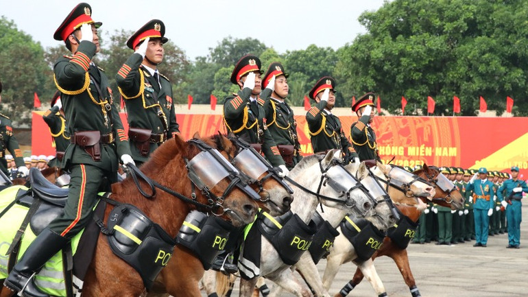 Khối Kỵ binh Công an nhân dân tham gia hợp luyện.