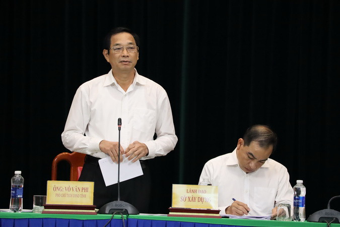 Phó Chủ tịch Ủy ban nhân dân tỉnh Đồng Nai Võ Văn Phi phát biểu tại buổi đối thoại.