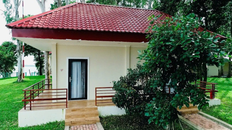 Một công trình được xây dựng trên đảo Ó phục vụ hoạt động kinh doanh du lịch.