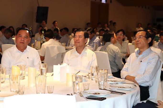 Bí thư Thành ủy Thành phố Hồ Chí Minh Nguyễn Văn Nên cùng các đại biểu tại sự kiện.