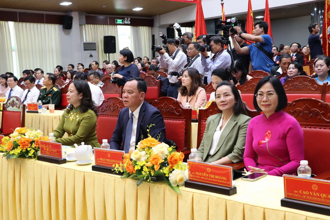 Phó Chủ tịch nước Võ Thị Ánh Xuân cùng các đồng chí lãnh đạo tỉnh Đồng Nai tham dự buổi lễ.