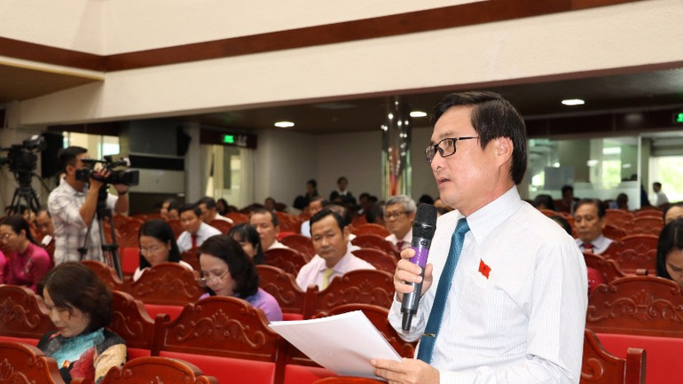 Đại biểu dân cử ngày càng phát huy tốt vai trò thông qua diễn đàn chất vấn-trả lời chất vấn. Đại biểu dân cử ngày càng phát huy tốt vai trò thông qua diễn đàn chất vấn-trả lời chất vấn.