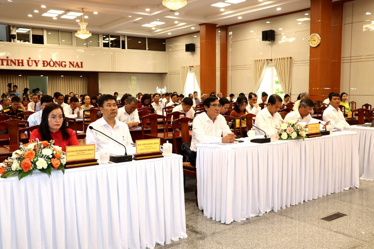 Các đại biểu tham dự hội nghị.