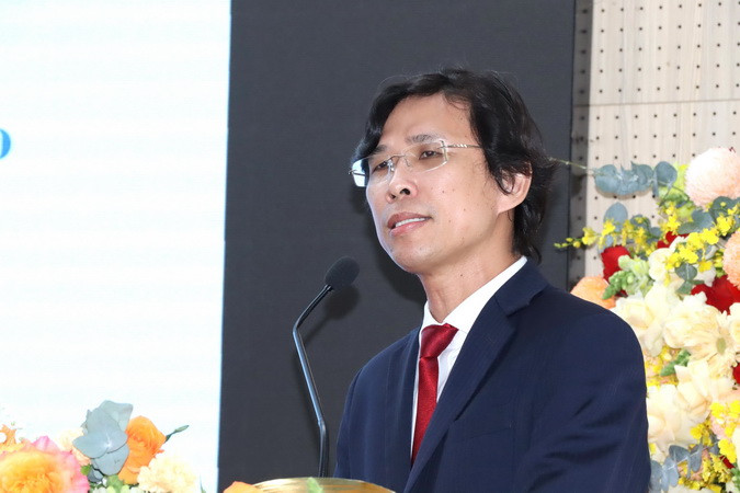 Phó Giáo sư, Tiến sĩ Nguyễn Anh Thi, Trưởng Ban Quản lý Khu công nghệ cao Thành phố Hồ Chí Minh chia sẻ ngành công nghệ vi mạch bán dẫn.