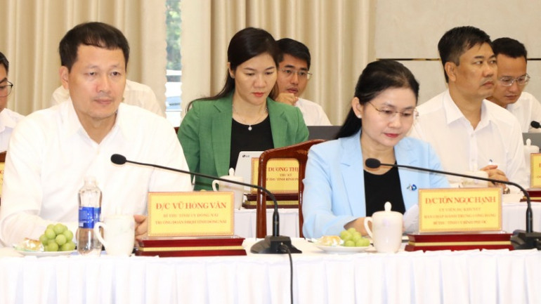 Bí thư Tỉnh ủy Đồng Nai Vũ Hồng Văn và Bí thư Tỉnh ủy Bình Phước Tôn Ngọc Hạnh tại buổi làm việc.