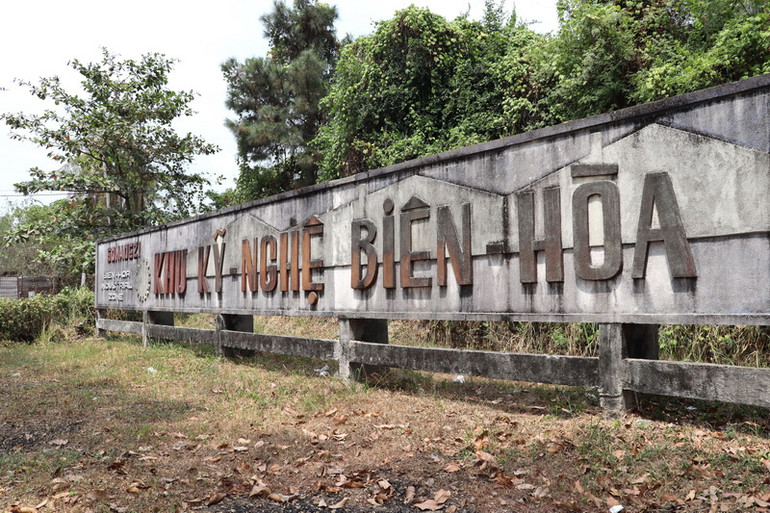 Khu công nghiệp Biên Hòa 1 tiền thân là khu kỹ nghệ Biên Hòa ra đời năm 1963. Khu công nghiệp Biên Hòa 1 tiền thân là khu kỹ nghệ Biên Hòa ra đời năm 1963.