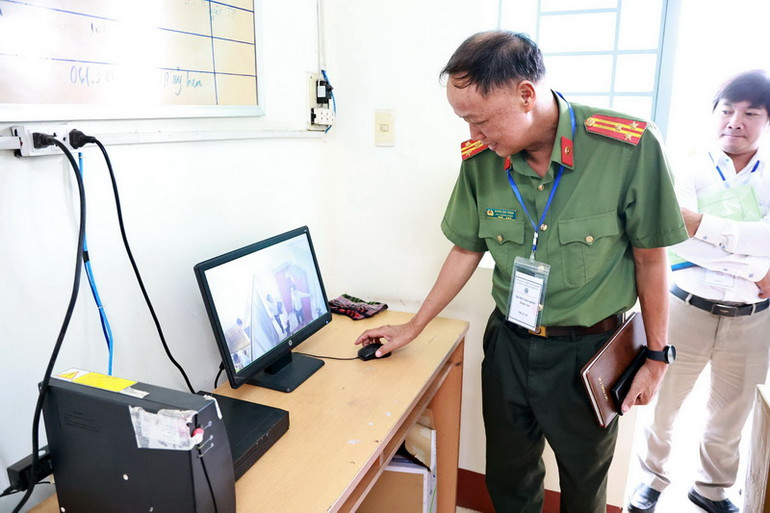 Khu vực chứa bài và đề thi được kiểm soát nghiêm ngặt bằng hệ thống camera giám sát 24/24 giờ và lực lượng Công an tỉnh Đồng Nai.