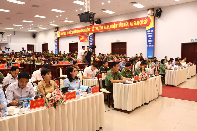 Các đại biểu tham dự hội nghị.