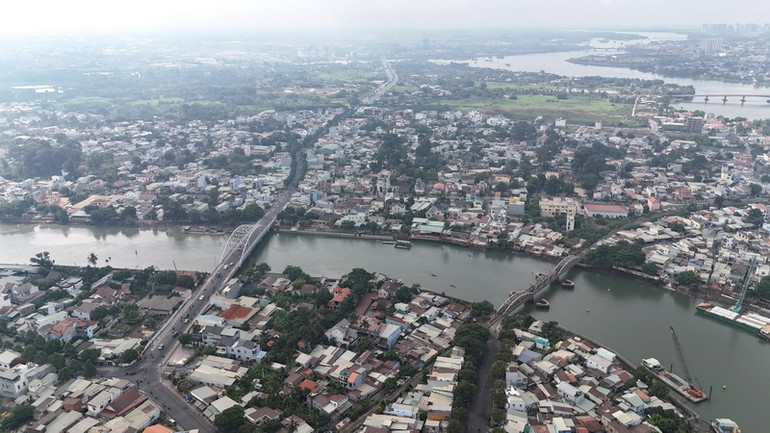 Một góc cù lao Hiệp Hòa nhìn từ hướng trung tâm đô thị Biên Hòa.