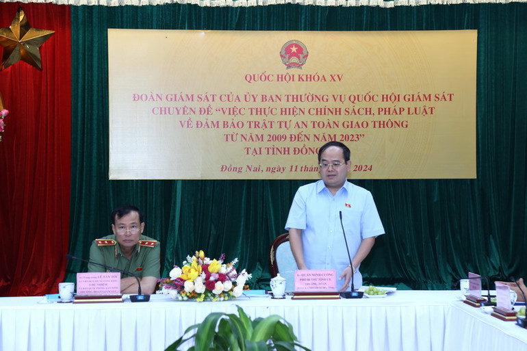 Phó Bí thư Tỉnh ủy, Trưởng Đoàn Đại biểu Quốc hội tỉnh Đồng Nai Quản Minh Cường nêu kiến nghị để thực hiện chính sách, pháp luật về bảo đảm trật tự an toàn giao thông ngày càng hiệu quả hơn.