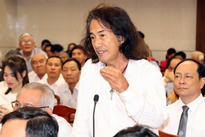 Đại biểu nêu kiến nghị với lãnh đạo tỉnh Đồng Nai.