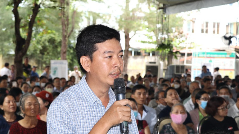 Người dân trong vùng dự án nêu kiến nghị tại buổi đối thoại. Người dân trong vùng dự án nêu kiến nghị tại buổi đối thoại.