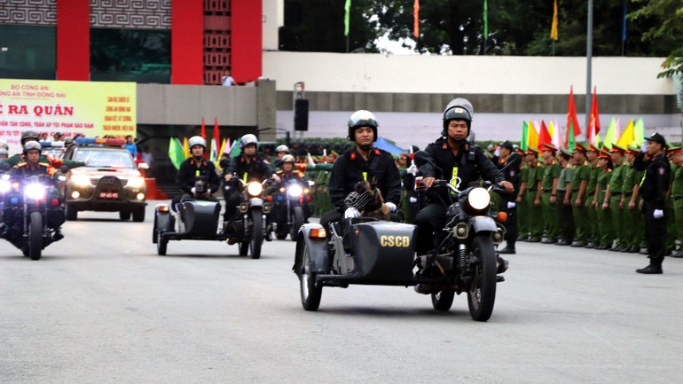 Chiến sĩ Công an tỉnh Đồng Nai ra quân tấn công, trấn áp tội phạm.