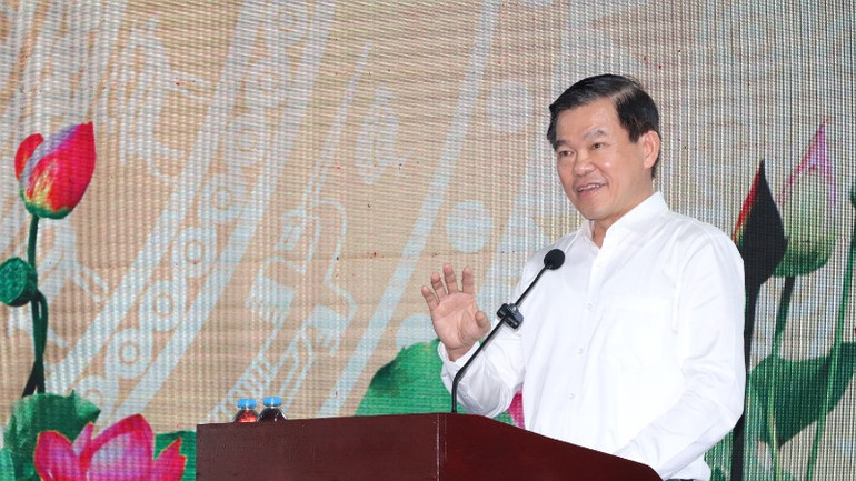 Bí thư Tỉnh ủy Đồng Nai Nguyễn Hồng Lĩnh phát biểu tại buổi đối thoại. Bí thư Tỉnh ủy Đồng Nai Nguyễn Hồng Lĩnh phát biểu tại buổi đối thoại.