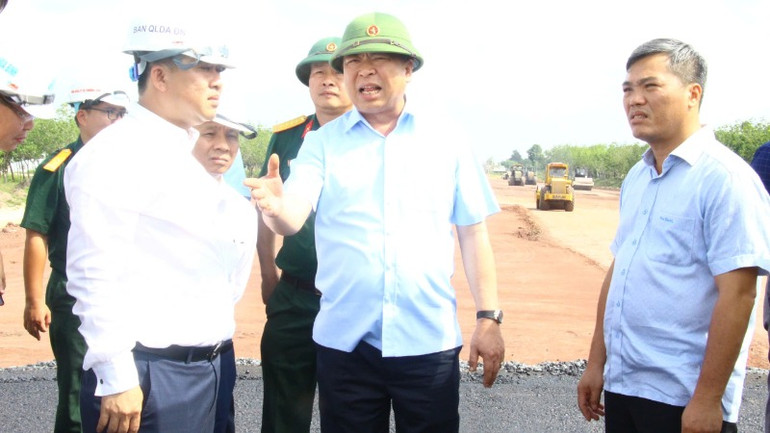 Bộ trưởng Trần Hồng Minh kiểm tra tiến độ dự án cao tốc Biên Hòa-Vũng Tàu, đoạn qua địa bàn tỉnh Đồng Nai. Bộ trưởng Trần Hồng Minh kiểm tra tiến độ dự án cao tốc Biên Hòa-Vũng Tàu, đoạn qua địa bàn tỉnh Đồng Nai.