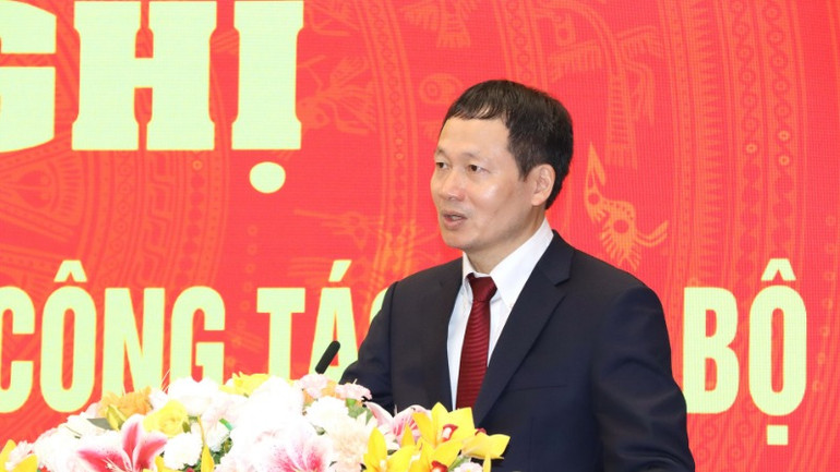 Bí thư Tỉnh ủy Đồng Nai Vũ Hồng Văn phát biểu giao nhiệm vụ. Bí thư Tỉnh ủy Đồng Nai Vũ Hồng Văn phát biểu giao nhiệm vụ.