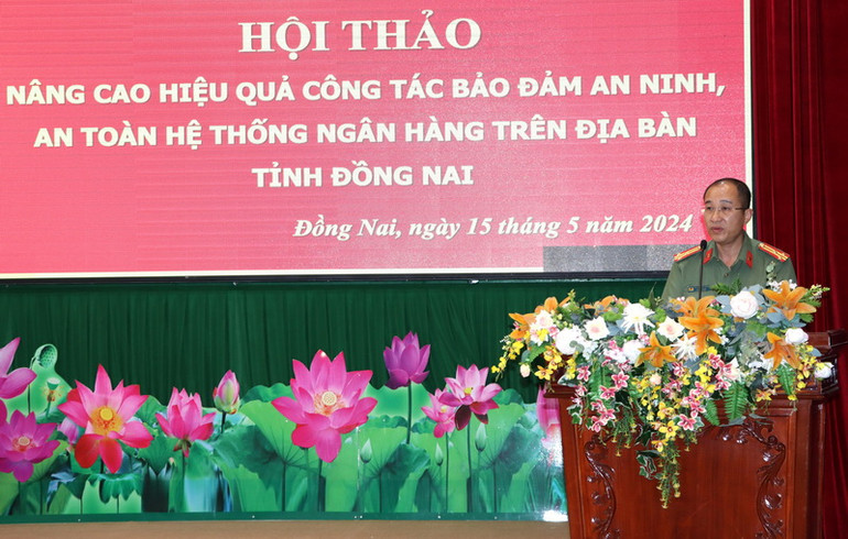 Thượng tá Nguyễn Hữu Nam, Trưởng phòng An ninh Kinh tế Công an tỉnh Đồng Nai trình bày thực trạng tội phạm và vi phạm pháp luật lĩnh vực ngân hàng trên địa bàn tỉnh. Thượng tá Nguyễn Hữu Nam, Trưởng phòng An ninh Kinh tế Công an tỉnh Đồng Nai trình bày thực trạng tội phạm và vi phạm pháp luật lĩnh vực ngân hàng trên địa bàn tỉnh.
