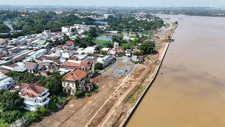 Trong 4 phương án Sở Xây dựng Đồng Nai đề xuất phương án 2 giữ lại ngôi biệt thự cổ và không ảnh hưởng nhiều tiến độ đường ven sông và kinh phí phát sinh thấp.