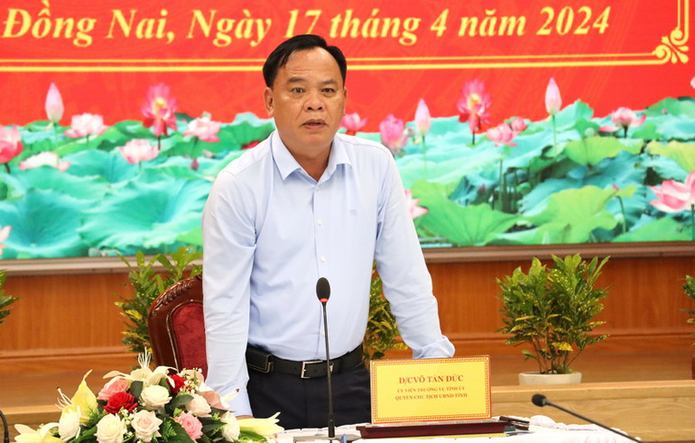 Quyền Chủ tịch Ủy ban nhân dân tỉnh Đồng Nai Võ Tấn Đức đề nghị sớm bố trí tái định cư cho người dân di dời để thực hiện dự án đường cao tốc Biên Hòa-Vũng Tàu. Quyền Chủ tịch Ủy ban nhân dân tỉnh Đồng Nai Võ Tấn Đức đề nghị sớm bố trí tái định cư cho người dân di dời để thực hiện dự án đường cao tốc Biên Hòa-Vũng Tàu.