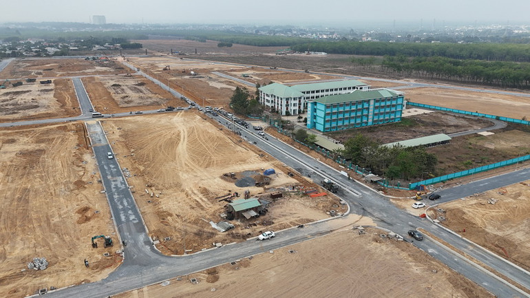 Khu tái định cư Long Đức đến nay đã đạt khoảng 58% khối lượng thi công.