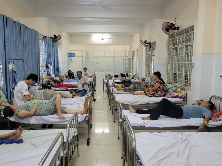 Vụ ngộ độc tập thể liên quan tiệm bánh mì B. ở thành phố Long Khánh khiến hơn 550 người nhập viện.