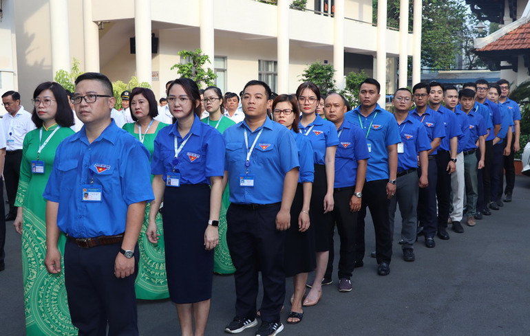 Đoàn viên thanh niên Sở Xây dựng tại lễ chào cờ đầu tuần.