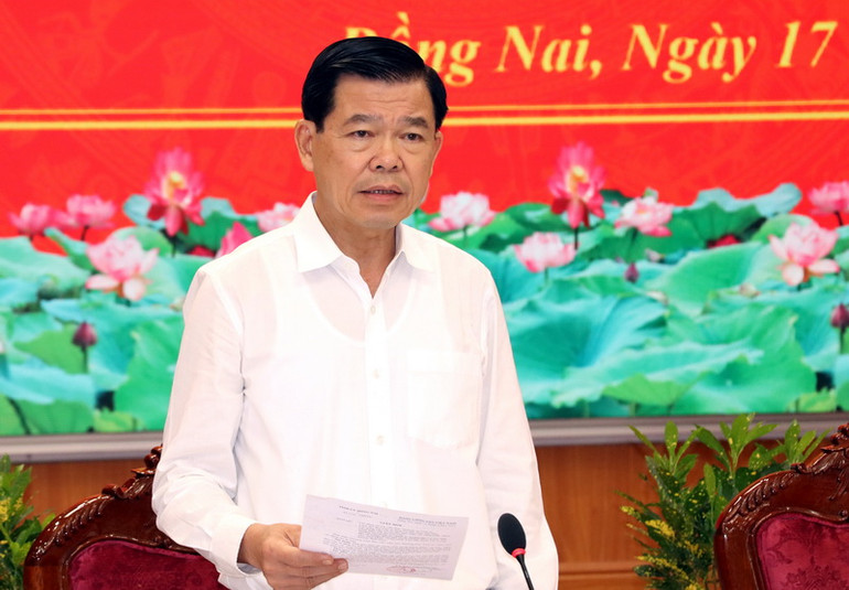 Bí thư Tỉnh ủy Đồng Nai Nguyễn Hồng Lĩnh yêu cầu Ủy ban nhân dân tỉnh mở chiến dịch 30 ngày đêm tăng tốc giải phóng mặt bằng. Bí thư Tỉnh ủy Đồng Nai Nguyễn Hồng Lĩnh yêu cầu Ủy ban nhân dân tỉnh mở chiến dịch 30 ngày đêm tăng tốc giải phóng mặt bằng.