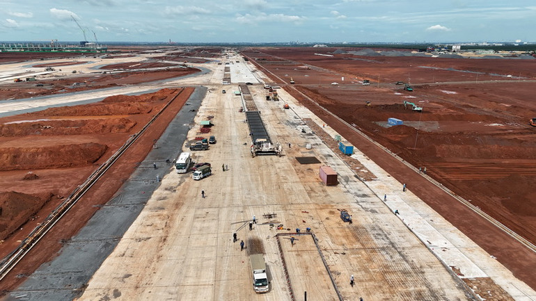 Dự kiến, đường băng sẽ hoàn thành dịp kỷ niệm 50 năm Ngày giải phóng hoàn toàn miền nam thống nhất đất nước 30/4/2025.