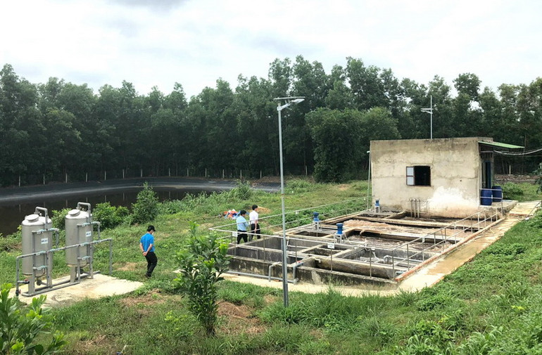 Kiểm tra hệ thống xử lý nước thải tại một trang trại chăn nuôi lợn ở Đồng Nai.