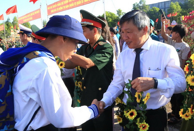 Thanh niên Đồng Nai nô nức tòng quân ảnh 1